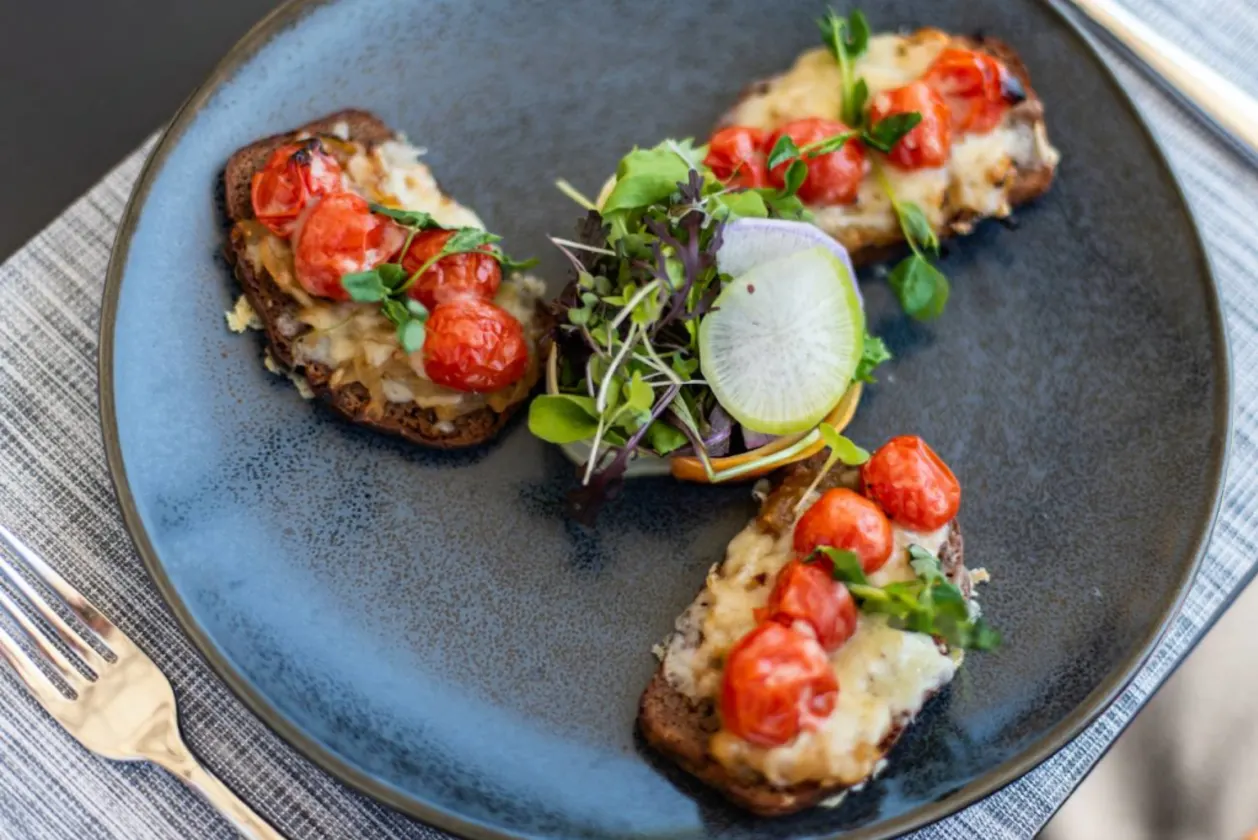 Vettä Nordic Spa karelian pies